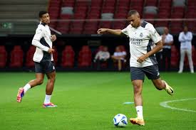 [亚冬会]中国队包揽速度滑冰男子5000米金银铜牌.